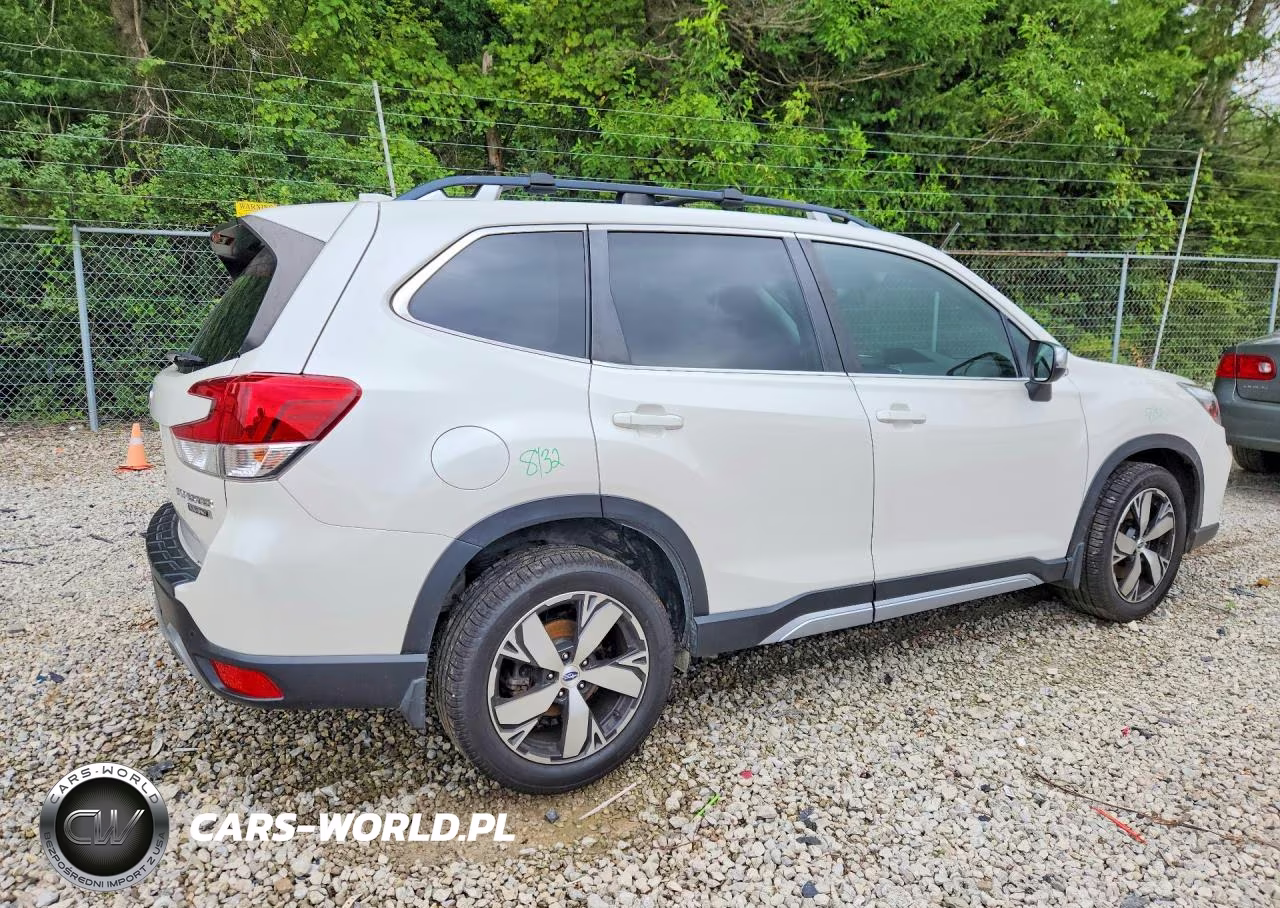 2021 Subaru Forester Touring VIN:JF2SKAXC8MH575609 - 3