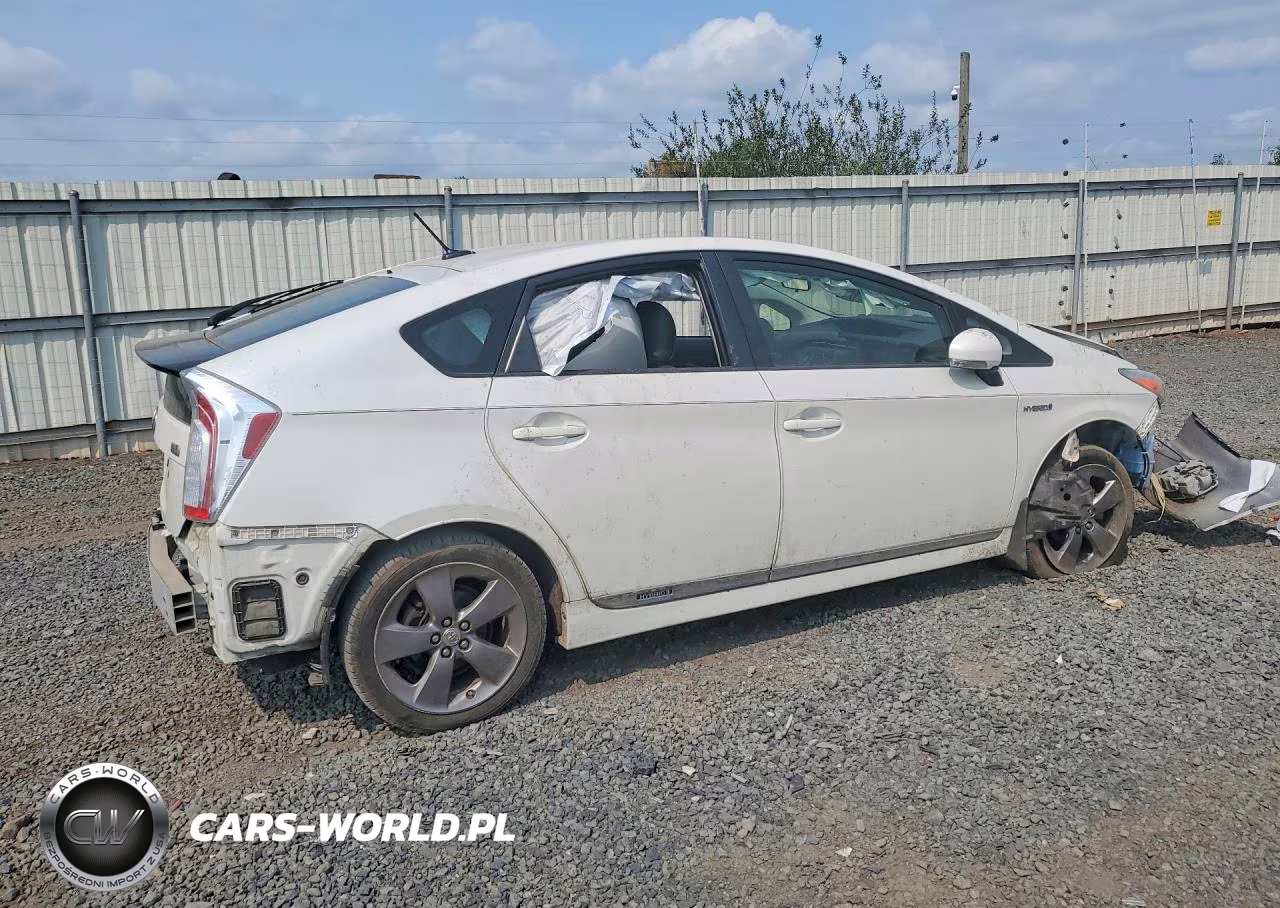 2015 Toyota Prius Persona Series VIN:JTDKN3DU4F0399352 - 3