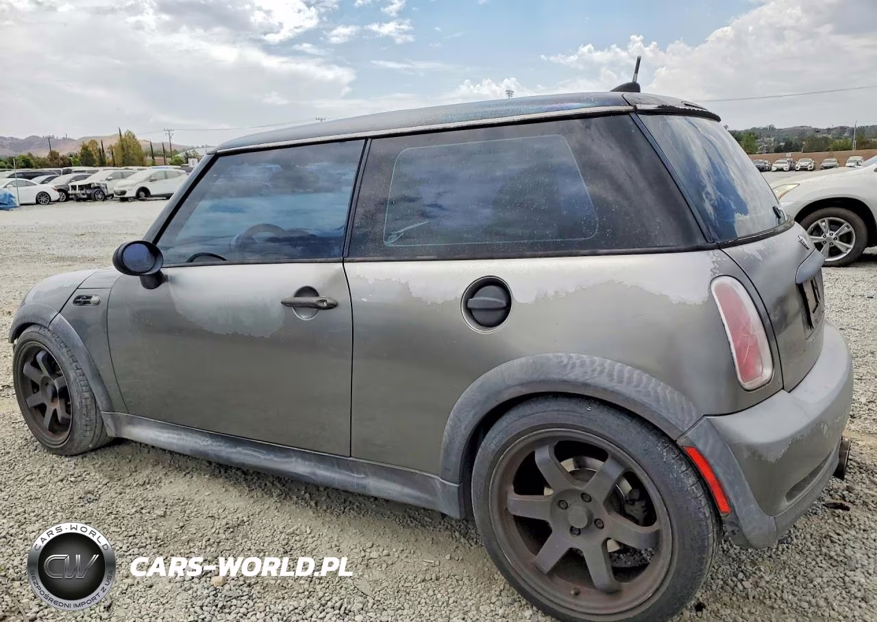 2005 Mini Cooper S VIN:WMWRE335X5TL12461 - 2