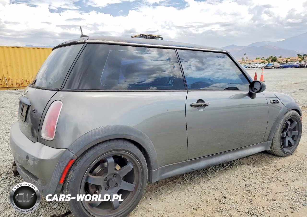 2005 Mini Cooper S VIN:WMWRE335X5TL12461 - 3