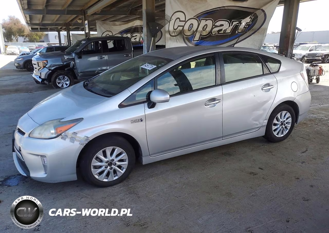 2013 Toyota Prius Plug-In Hybrid Base – zdjęcie 1 z 13
