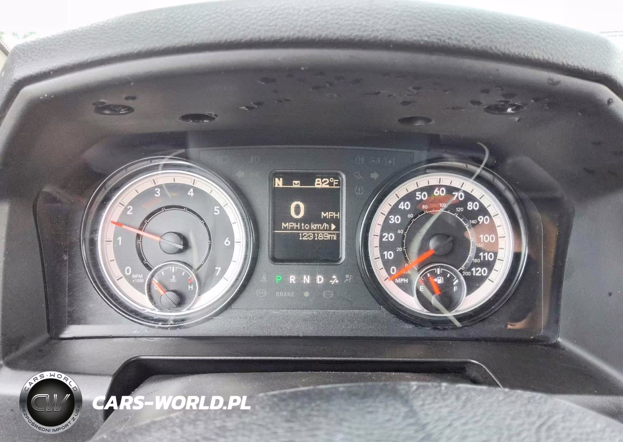 2022 Ram 1500 Classic Tradesman VIN:3C6JR6DG0NG300989 - 9