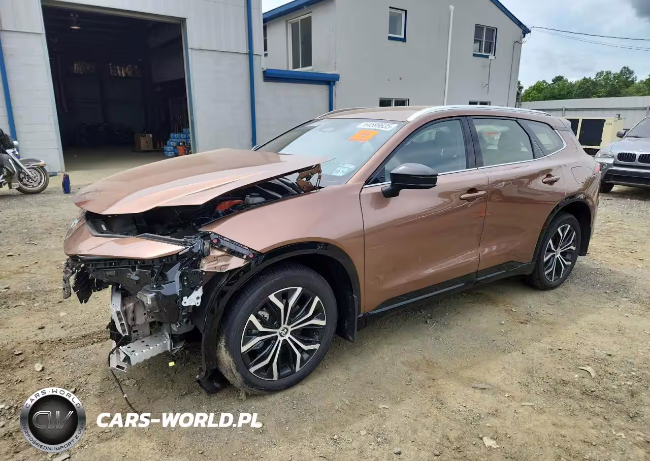 2025 Toyota Crown Signia Xle