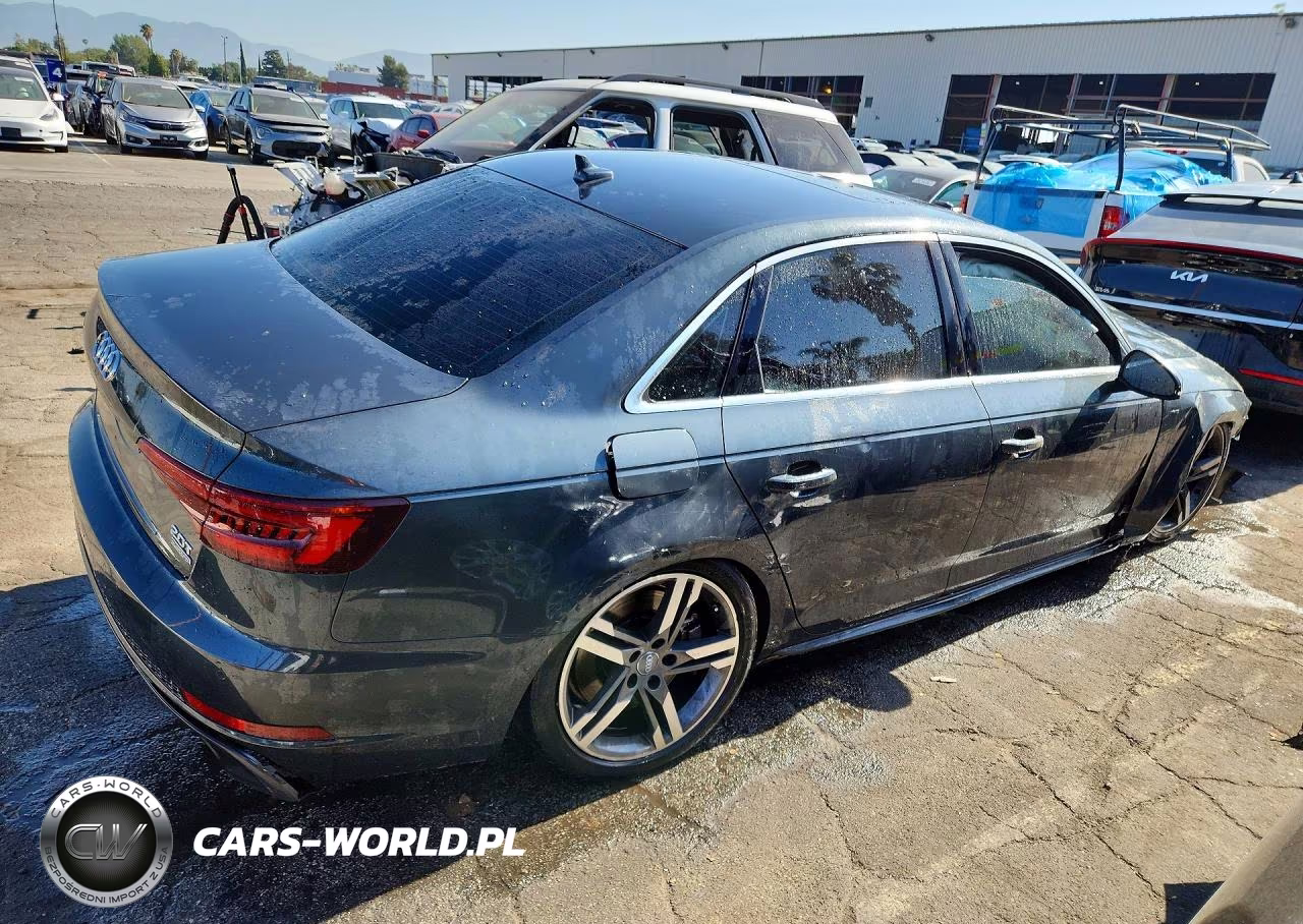 2018 Audi A4 Premium Plus VIN:WAUENAF43JN004827 - 3