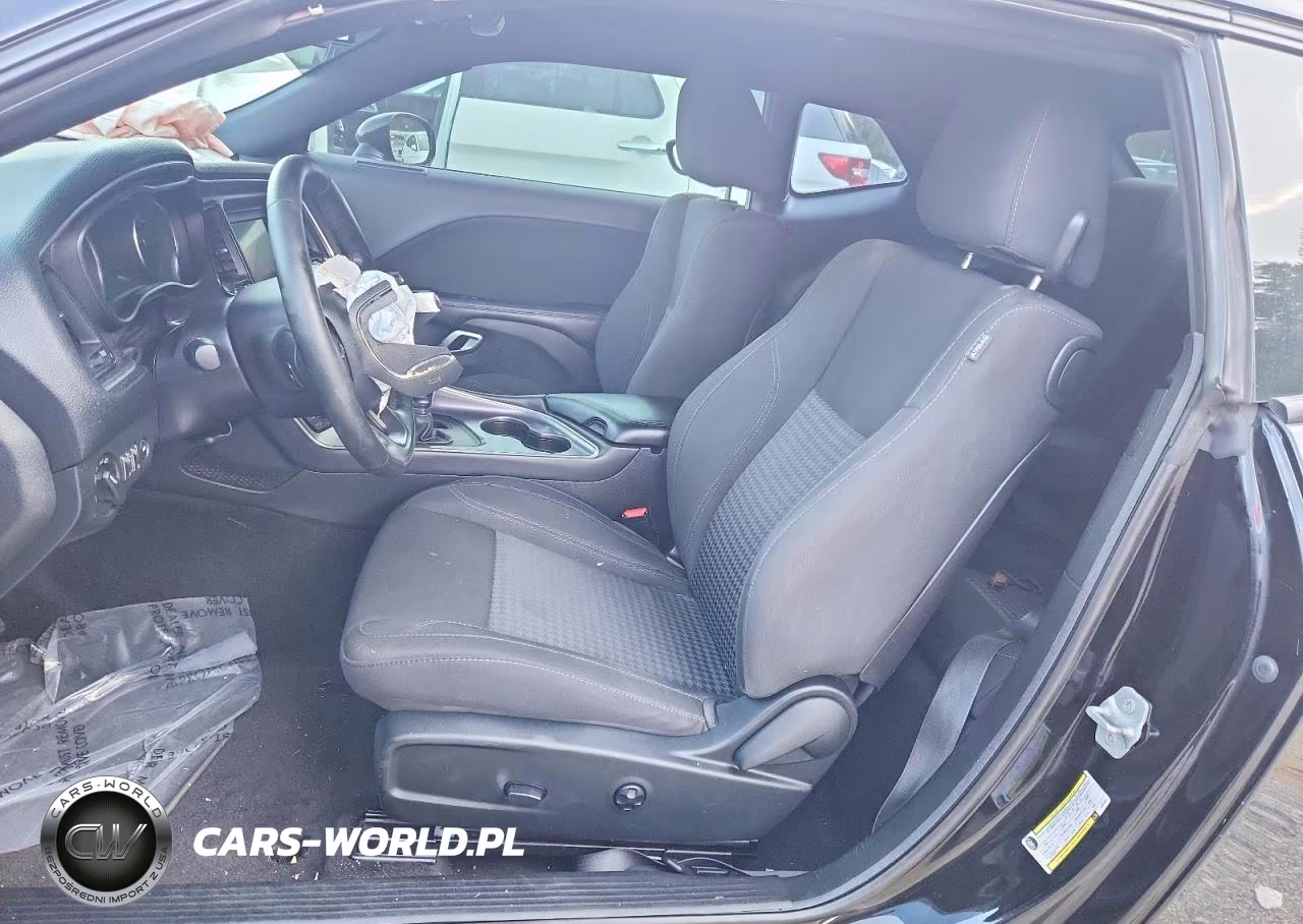 2018 Dodge Challenger Sxt VIN:2C3CDZAG1JH279557 - 7