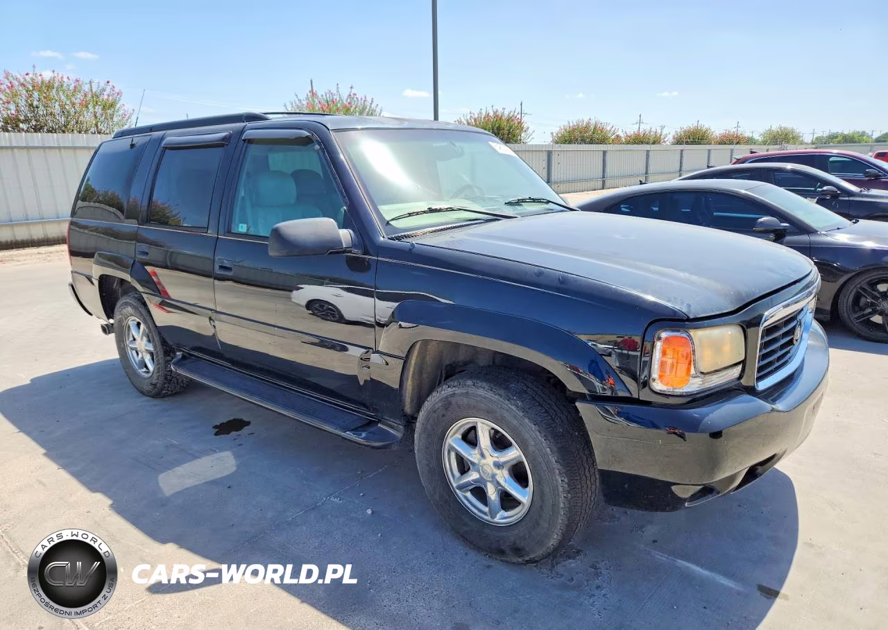 2000 Cadillac Escalade Luxury VIN:1GYEK63R8YR212336 - 4