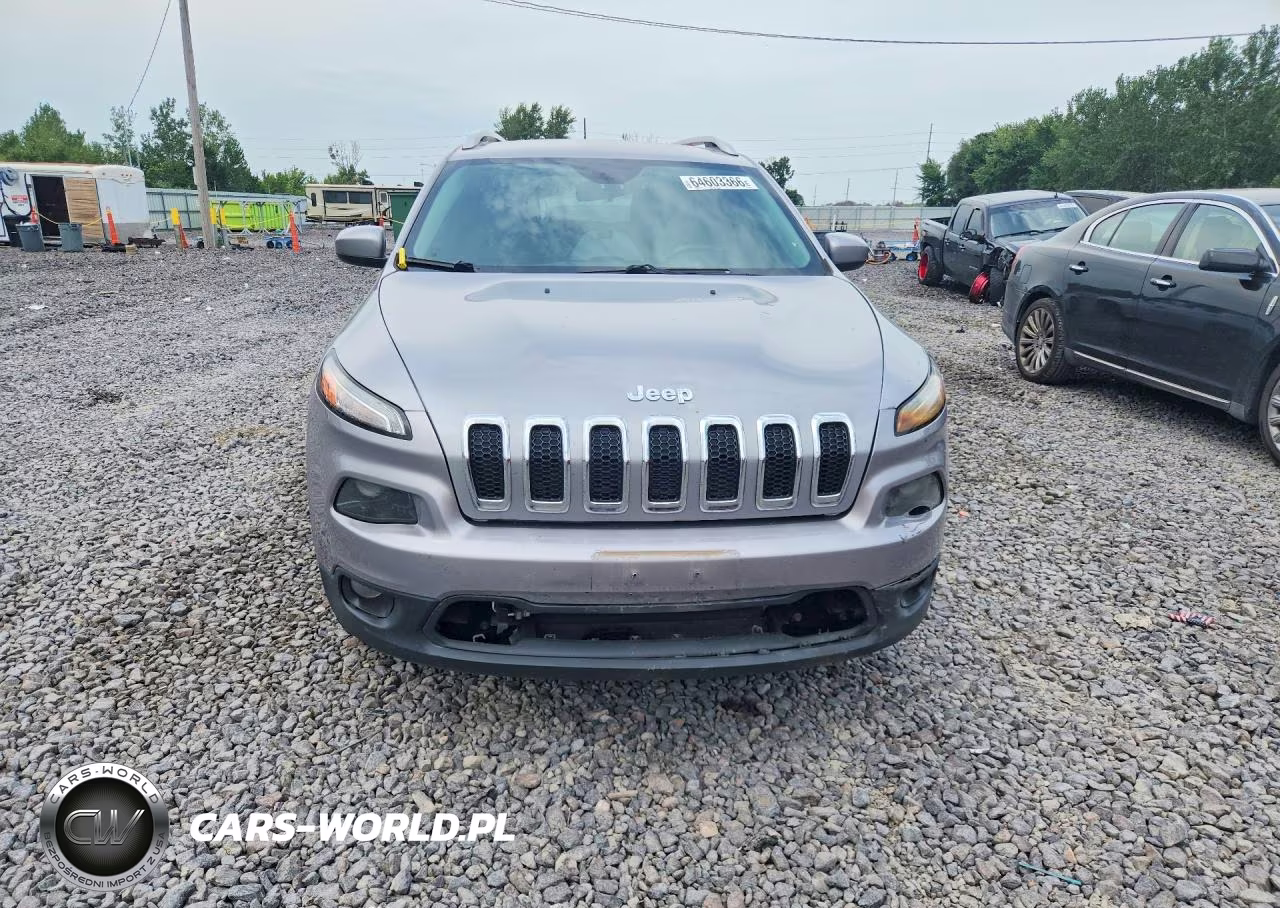 2017 Jeep Cherokee Latitude VIN:1C4PJMCS3HD213660 - 5