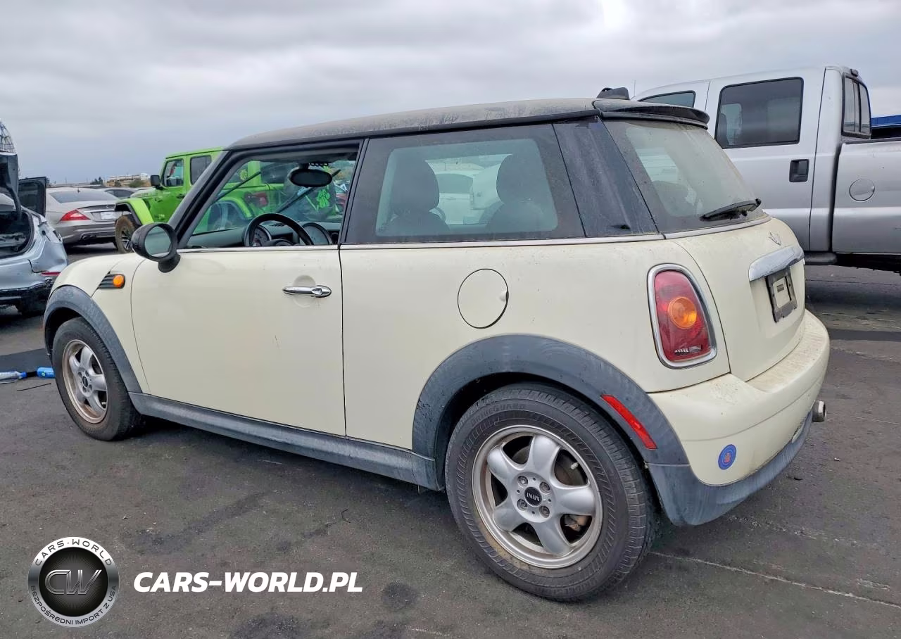 2004 Mini Cooper VIN:WMWMF33577TT50627 - 2