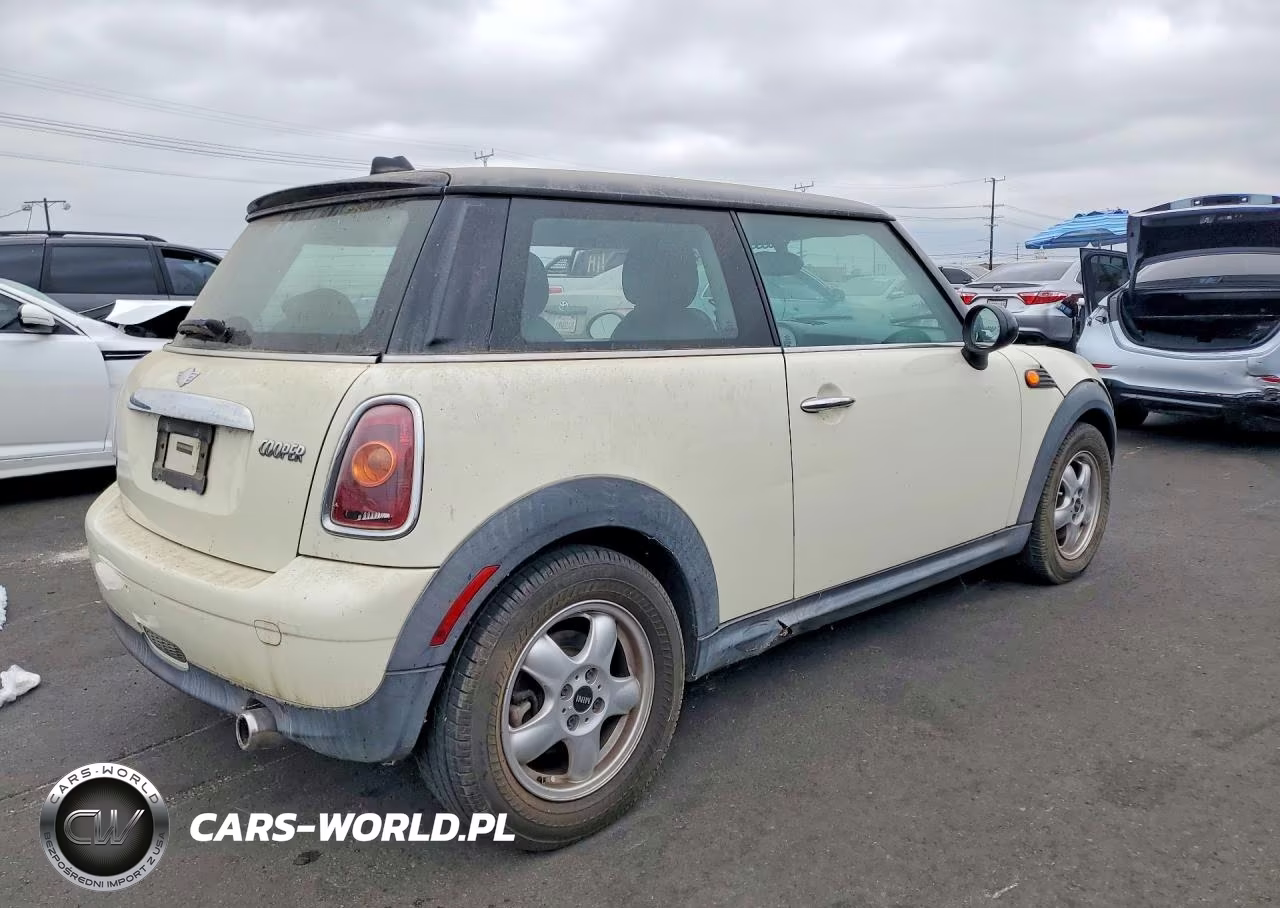 2004 Mini Cooper VIN:WMWMF33577TT50627 - 3
