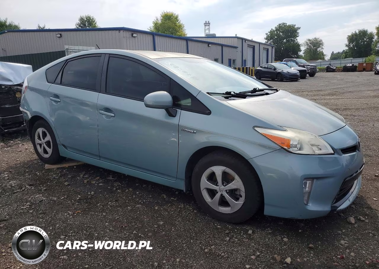 2014 Toyota Prius Three VIN:JTDKN3DU2E1835303 - 4