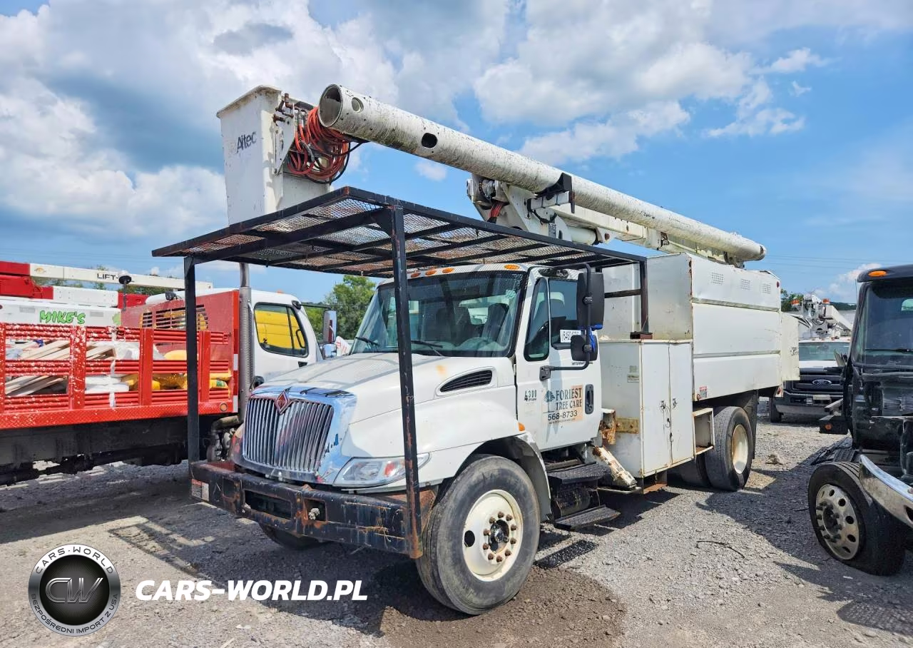 2003 International 4000 4300 - Bucket Truck
