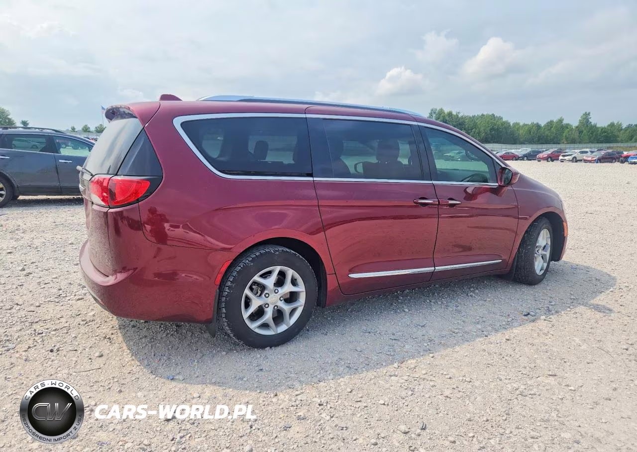 2017 Chrysler Pacifica Touring L Plus VIN:2C4RC1EG7HR659852 - 3