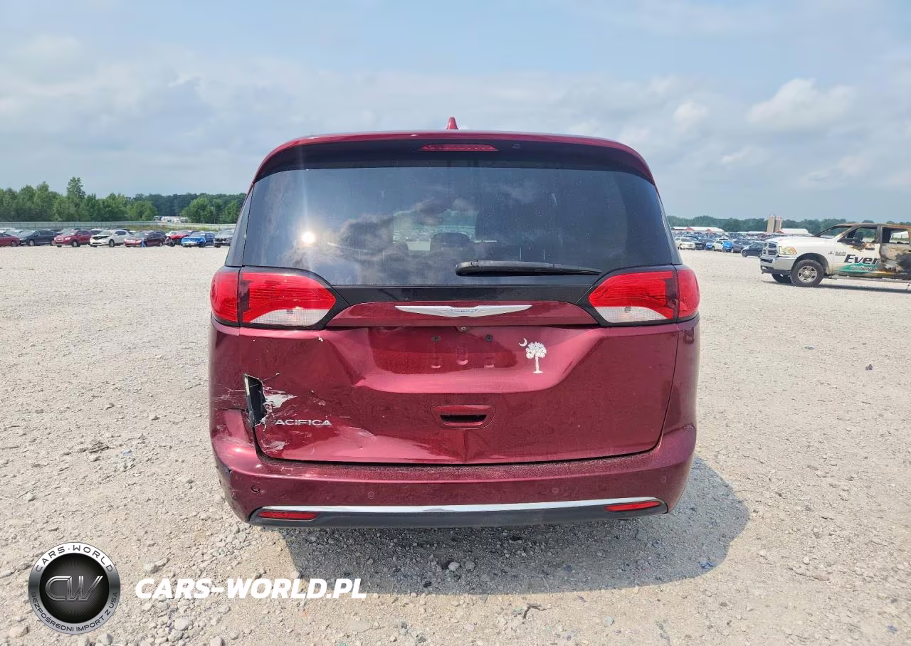 2017 Chrysler Pacifica Touring L Plus VIN:2C4RC1EG7HR659852 - 6