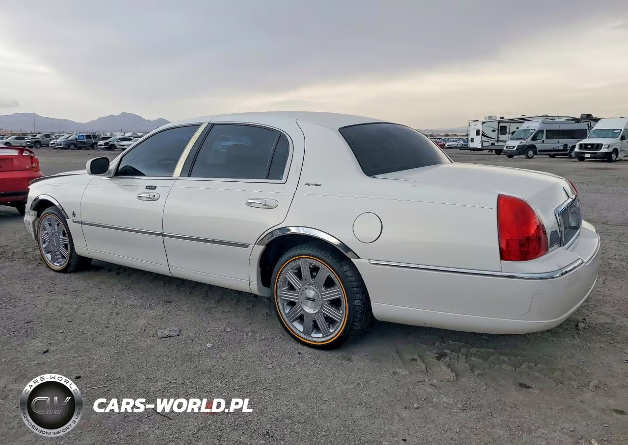 2003 Lincoln Town Car Executive VIN:1LNHM81W23Y639121 - 2