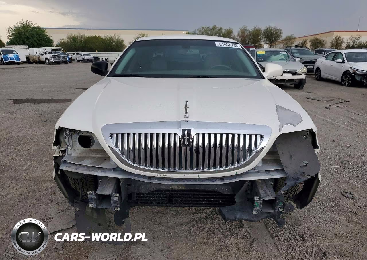 2003 Lincoln Town Car Executive VIN:1LNHM81W23Y639121 - 5