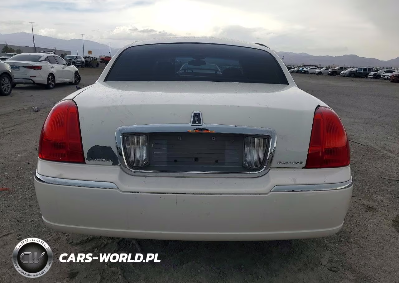 2003 Lincoln Town Car Executive VIN:1LNHM81W23Y639121 - 6