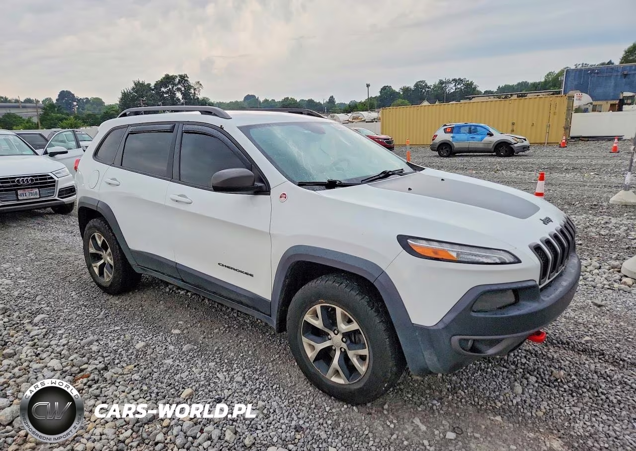 2015 Jeep Cherokee Trailhawk VIN:1C4PJMBS6FW667436 - 4