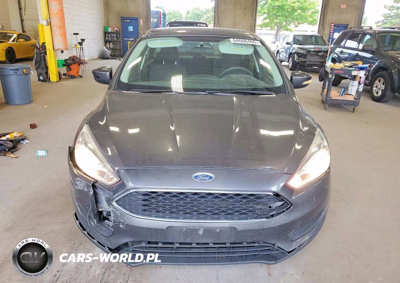 2016 Ford Focus Se VIN:1FADP3K23GL212726 - 5