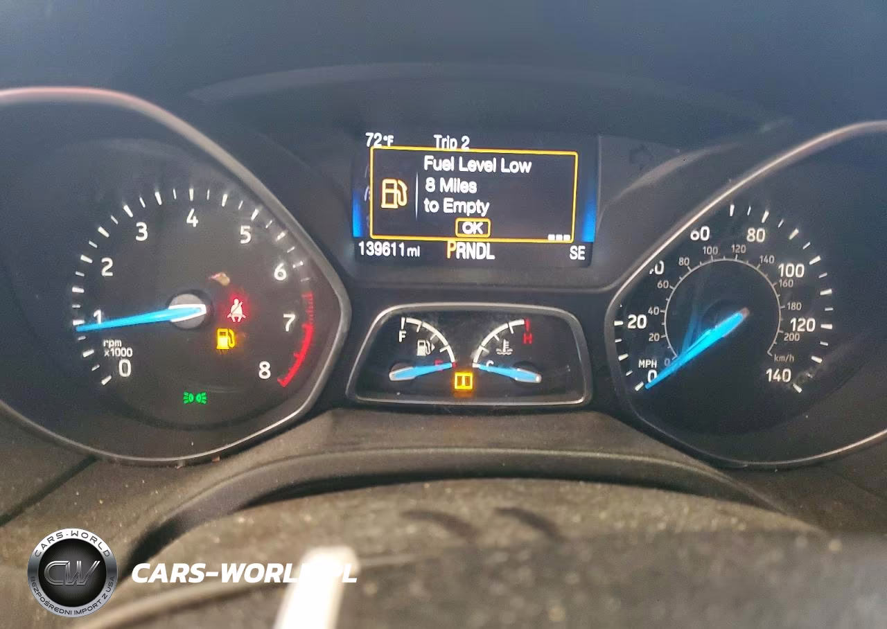 2016 Ford Focus Se VIN:1FADP3K23GL212726 - 9