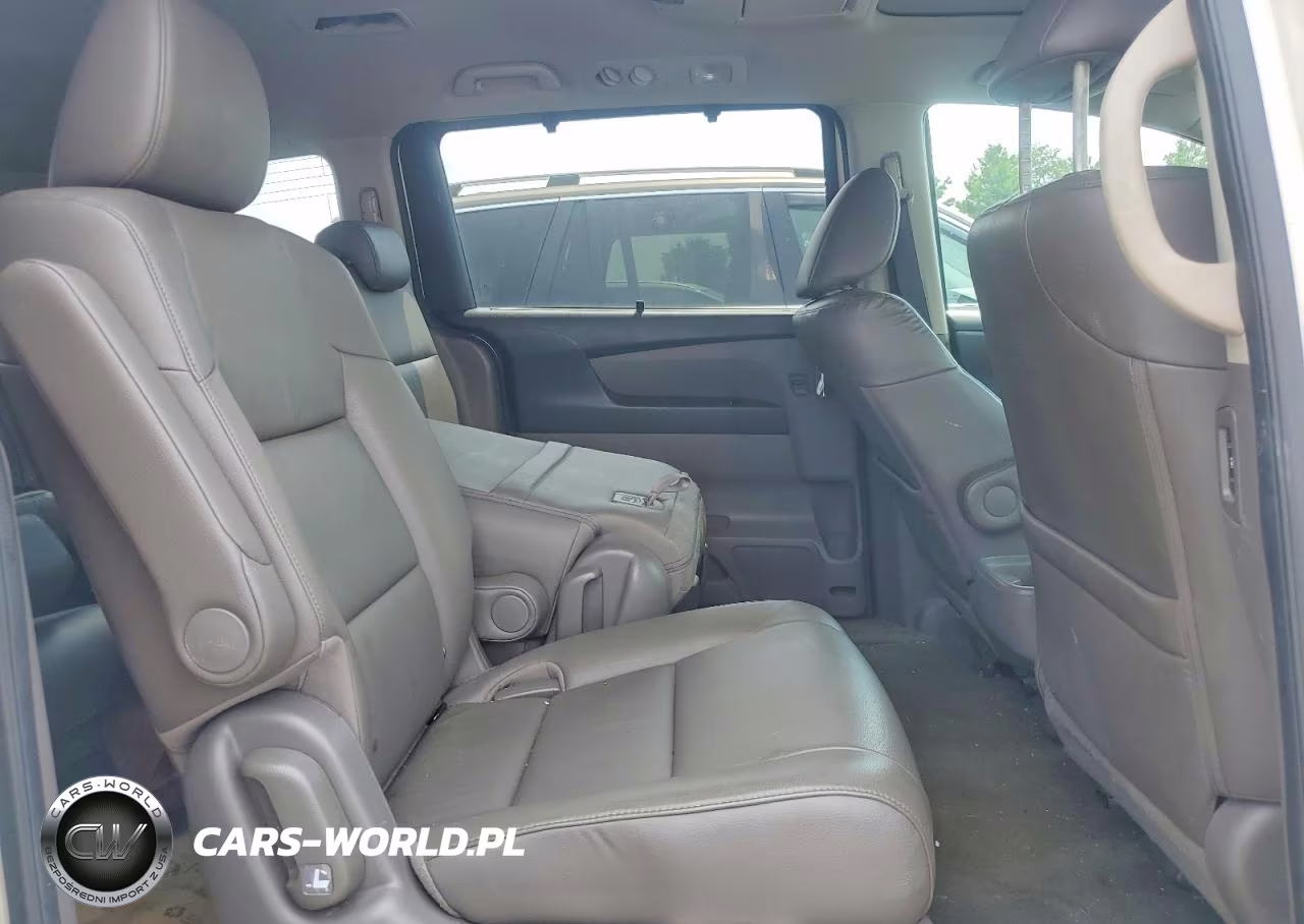 2016 Honda Odyssey Touring VIN:5FNRL5H90GB080023 - 11