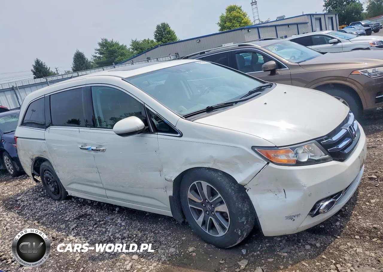 2016 Honda Odyssey Touring VIN:5FNRL5H90GB080023 - 4