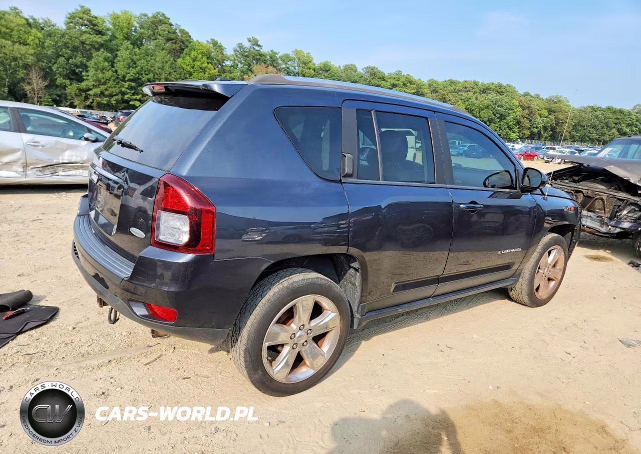 2015 Jeep Compass Latitude VIN:1C4NJDEB1FD169465 - 3