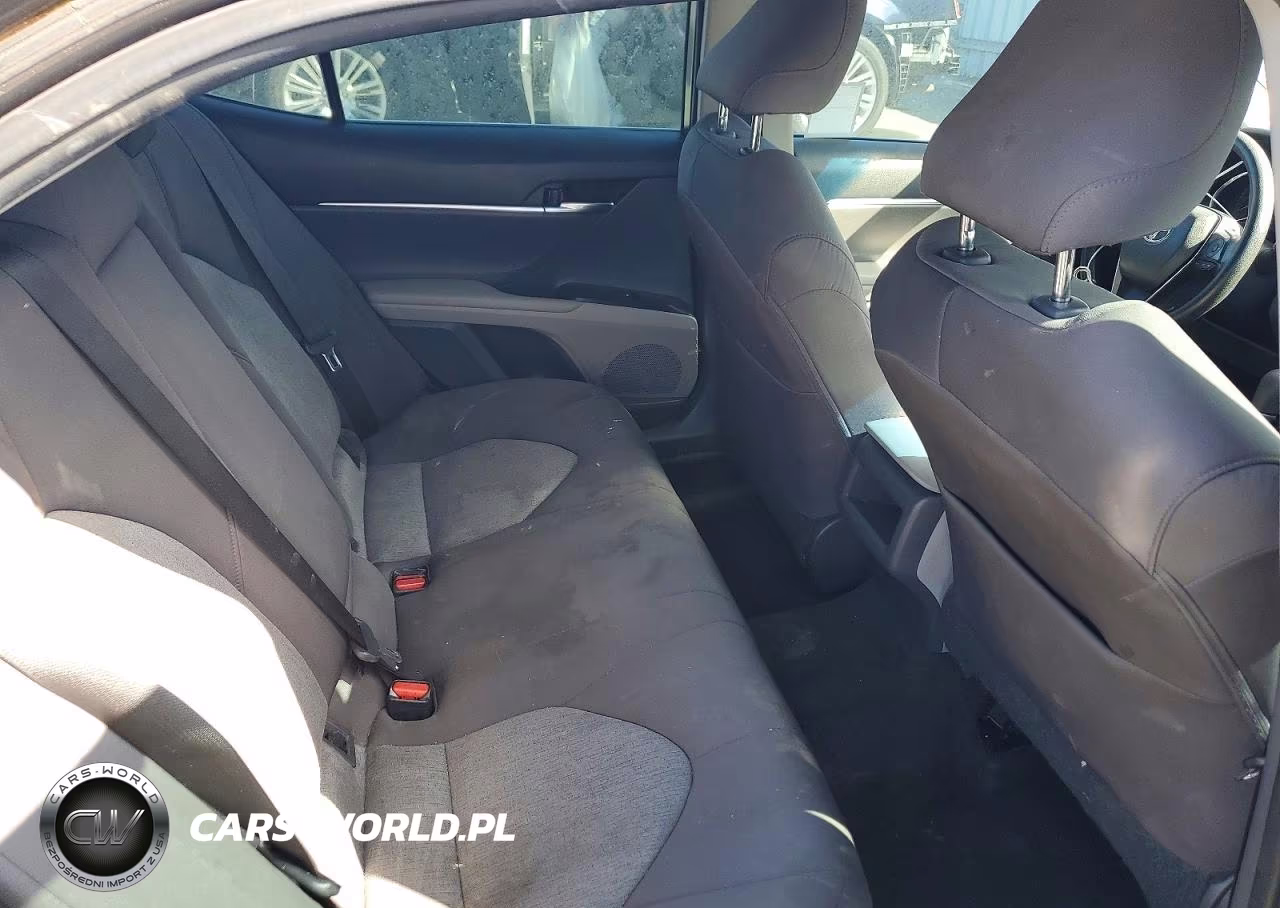2020 Toyota Camry Le VIN:4T1C31AK8LU546337 - 10