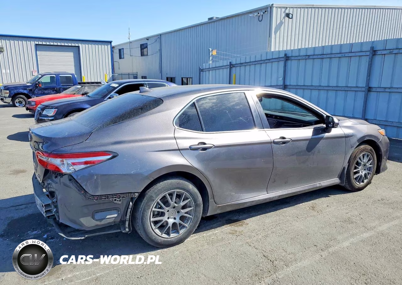 2020 Toyota Camry Le VIN:4T1C31AK8LU546337 - 3