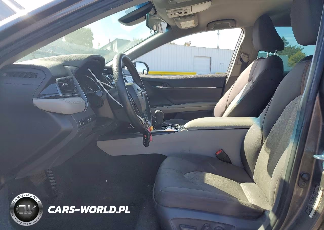2020 Toyota Camry Le VIN:4T1C31AK8LU546337 - 7