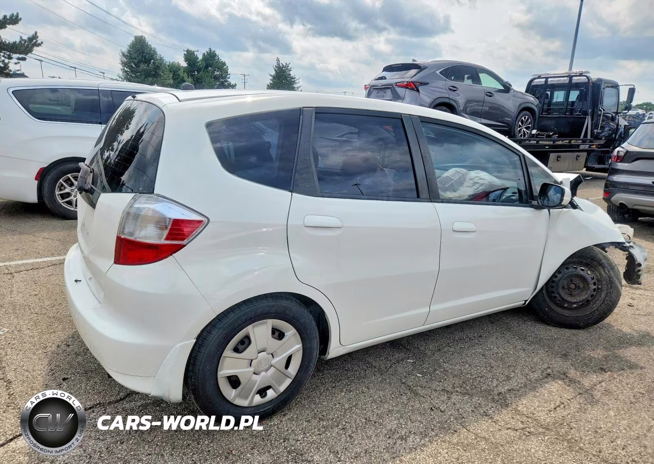 2013 Honda Fit VIN:JHMGE8H38DC056915 - 3