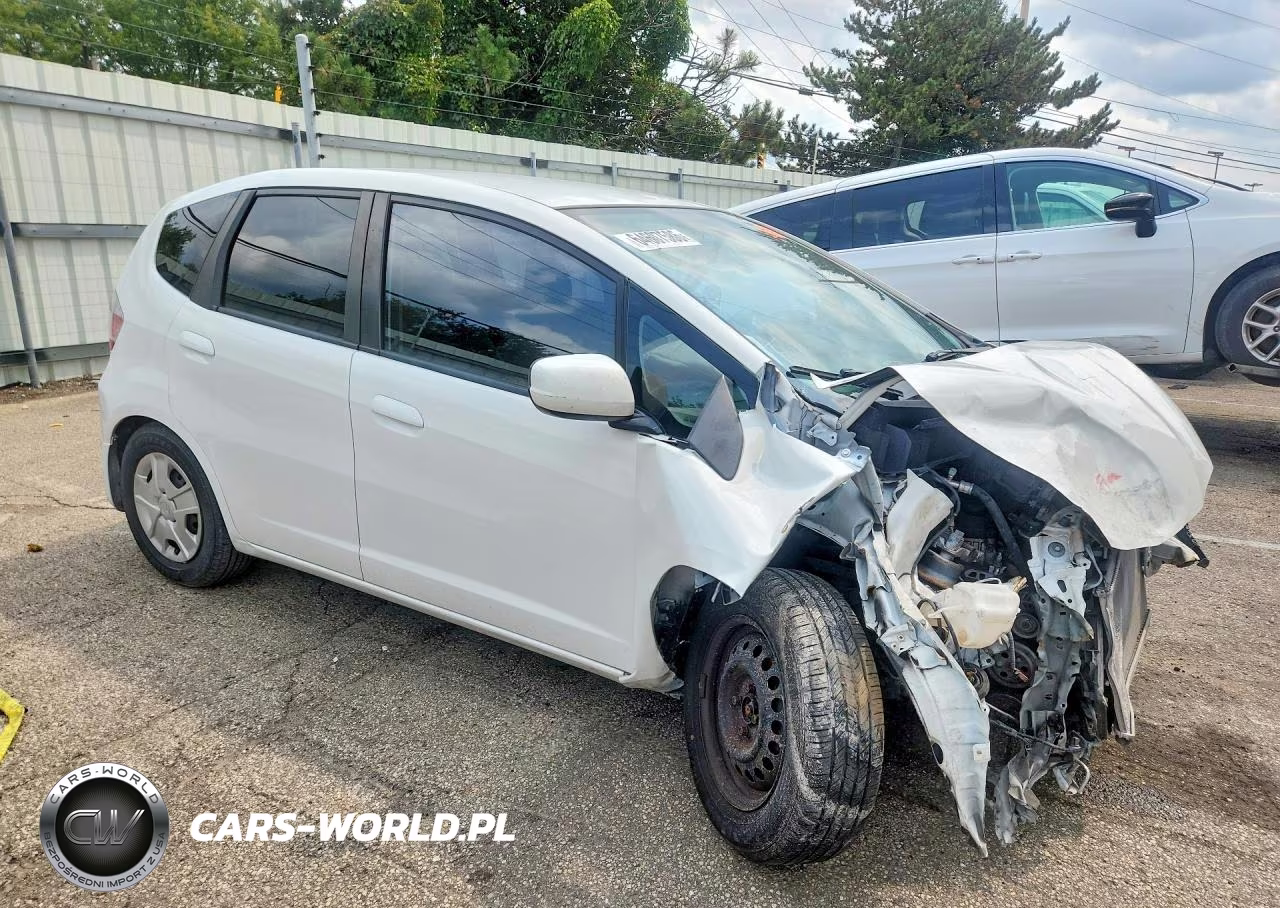 2013 Honda Fit VIN:JHMGE8H38DC056915 - 4