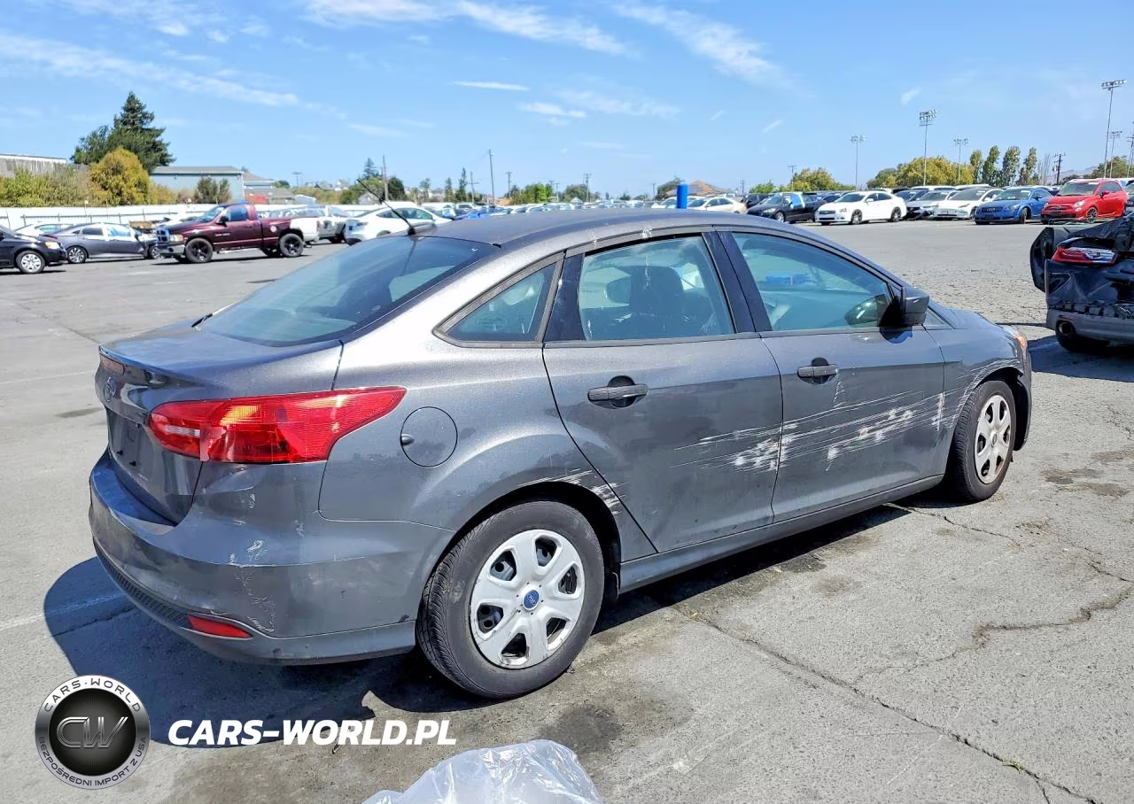 2016 Ford Focus S VIN:1FADP3E27GL221540 - 3