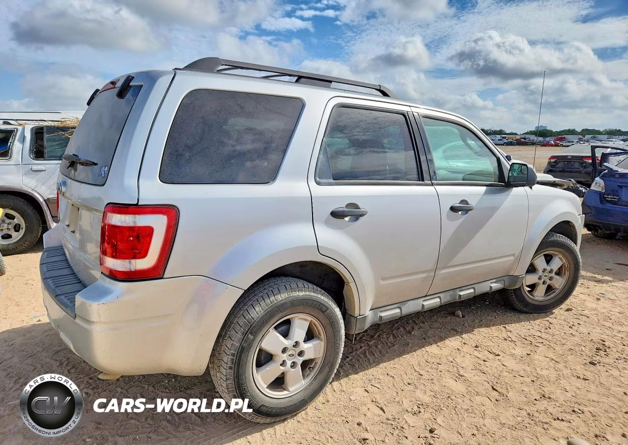2010 Ford Escape Xlt VIN:1FMCU0D72AKD00651 - 3