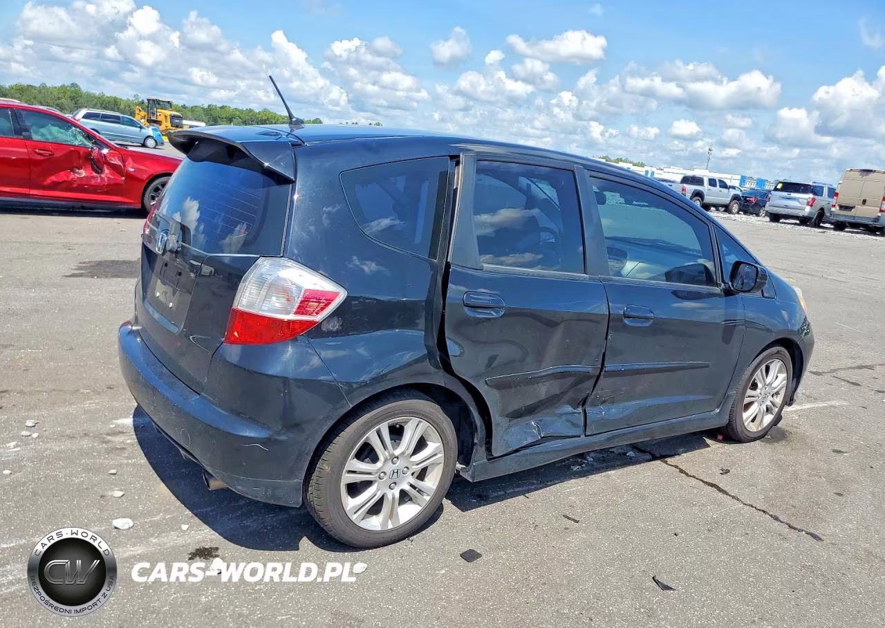2009 Honda Fit Sport VIN:JHMGE884X9S003719 - 3