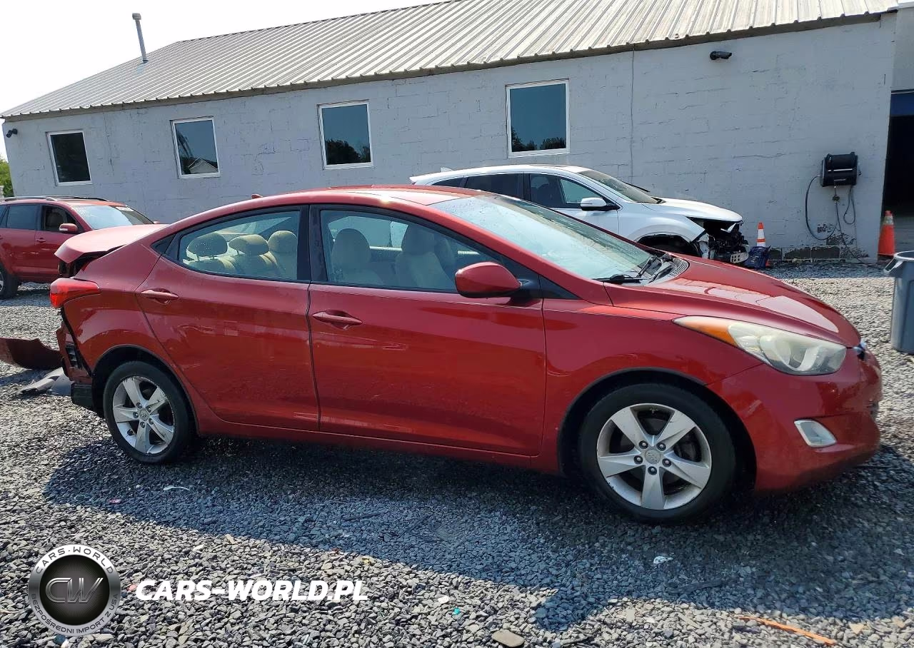 2013 Hyundai Elantra Gls VIN:5NPDH4AE4DH347058 - 4