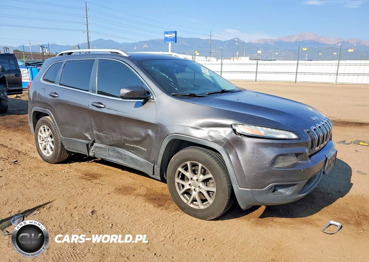 2016 Jeep Cherokee Latitude VIN:1C4PJMCB6GW300617 - 4