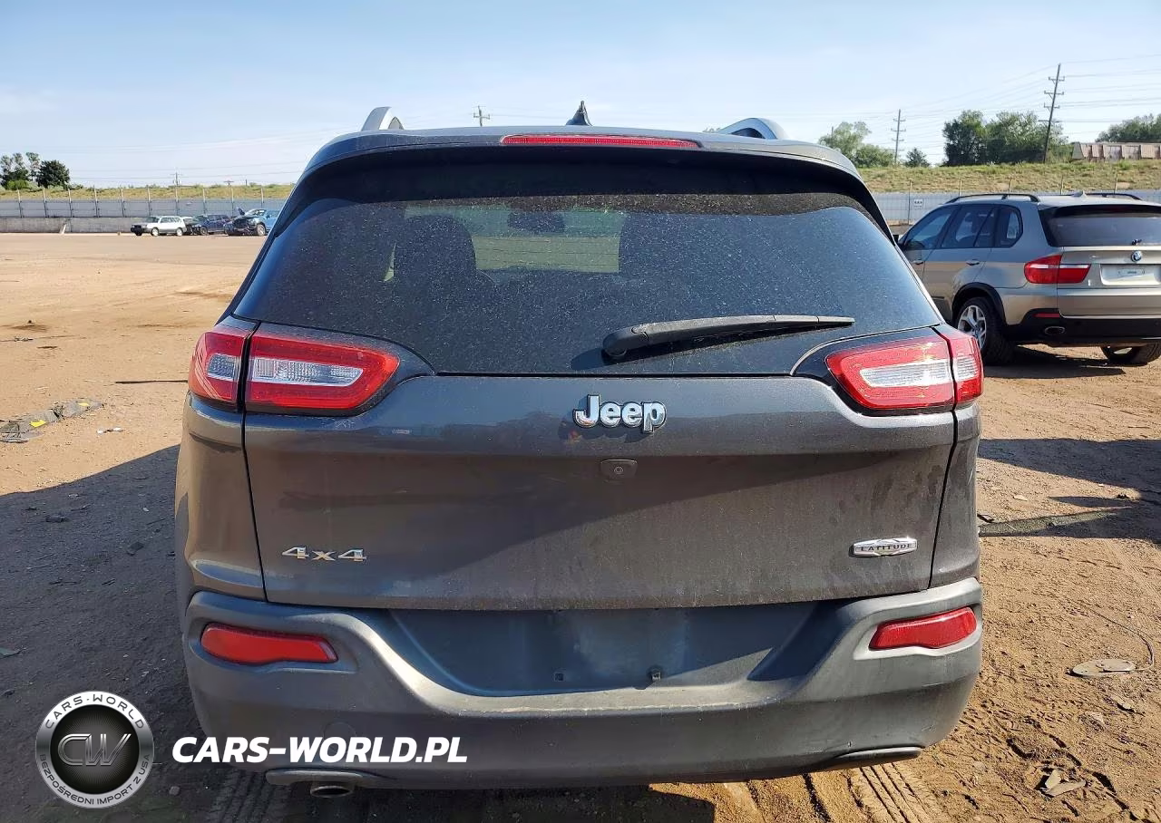 2016 Jeep Cherokee Latitude VIN:1C4PJMCB6GW300617 - 6