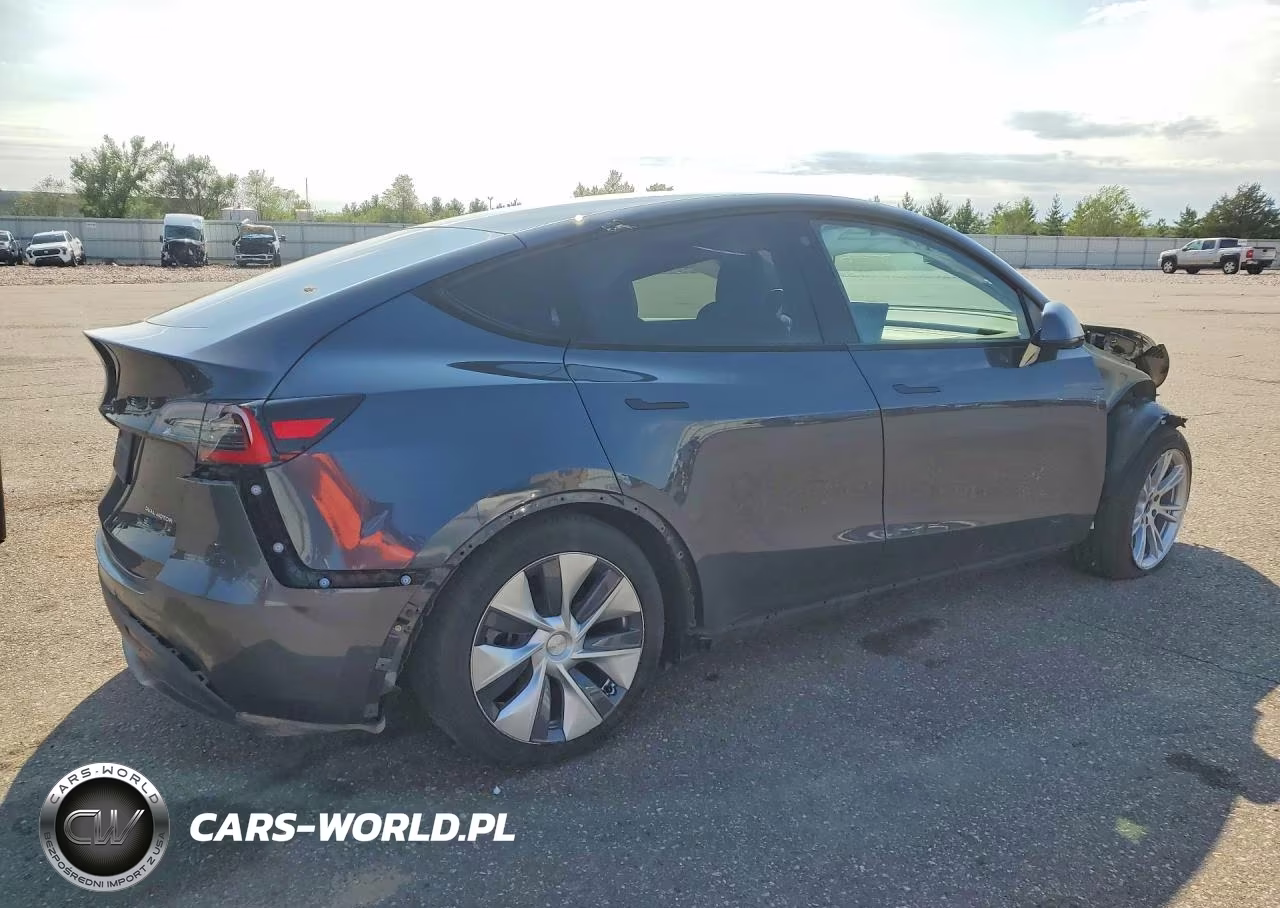 2021 Tesla Model Y VIN:5YJYGDEE1MF074187 - 3