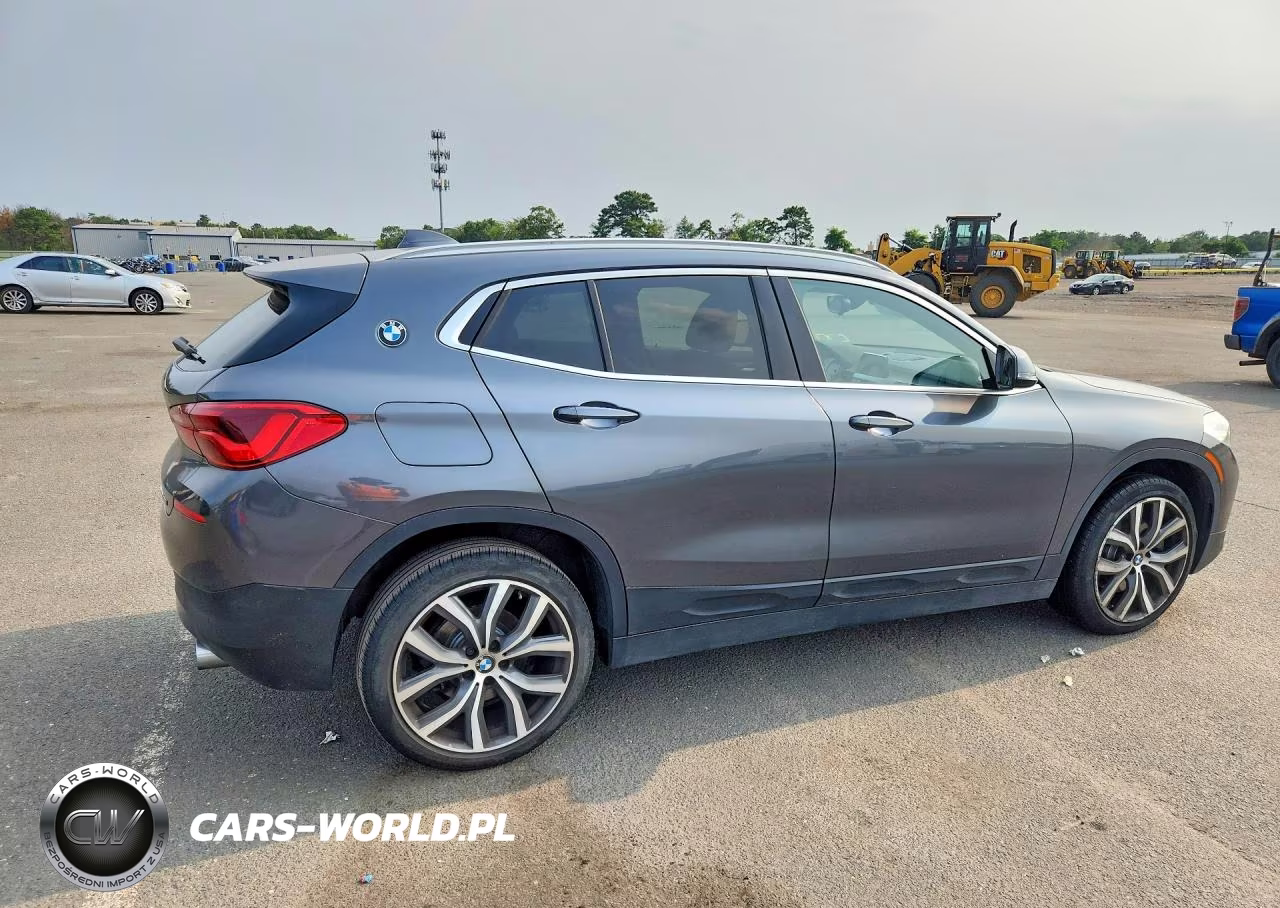 2019 BMW X2 xDrive28I VIN:WBXYJ5C58KEF83594 - 3