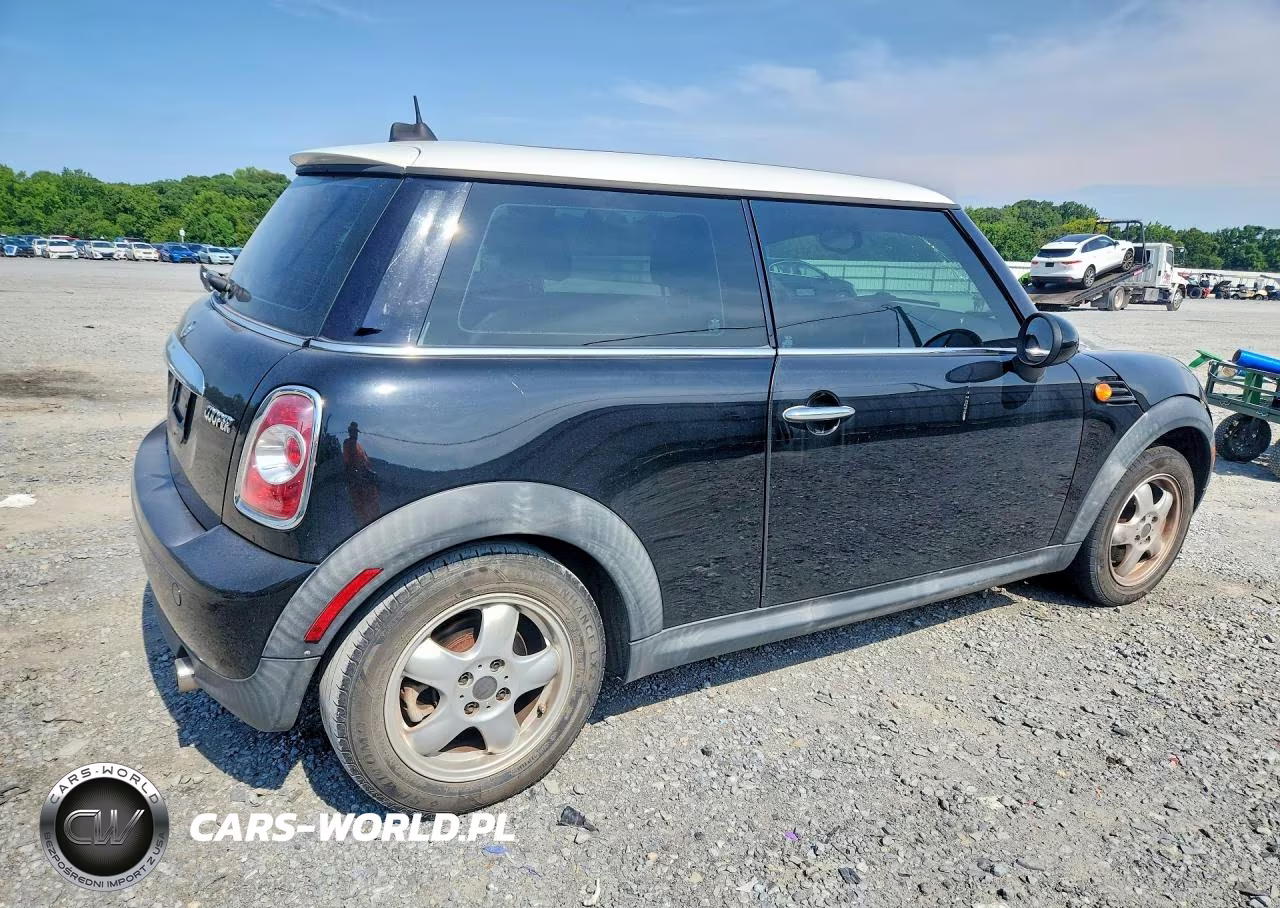 2011 Mini Cooper VIN:WMWSU3C5XBTX97460 - 3