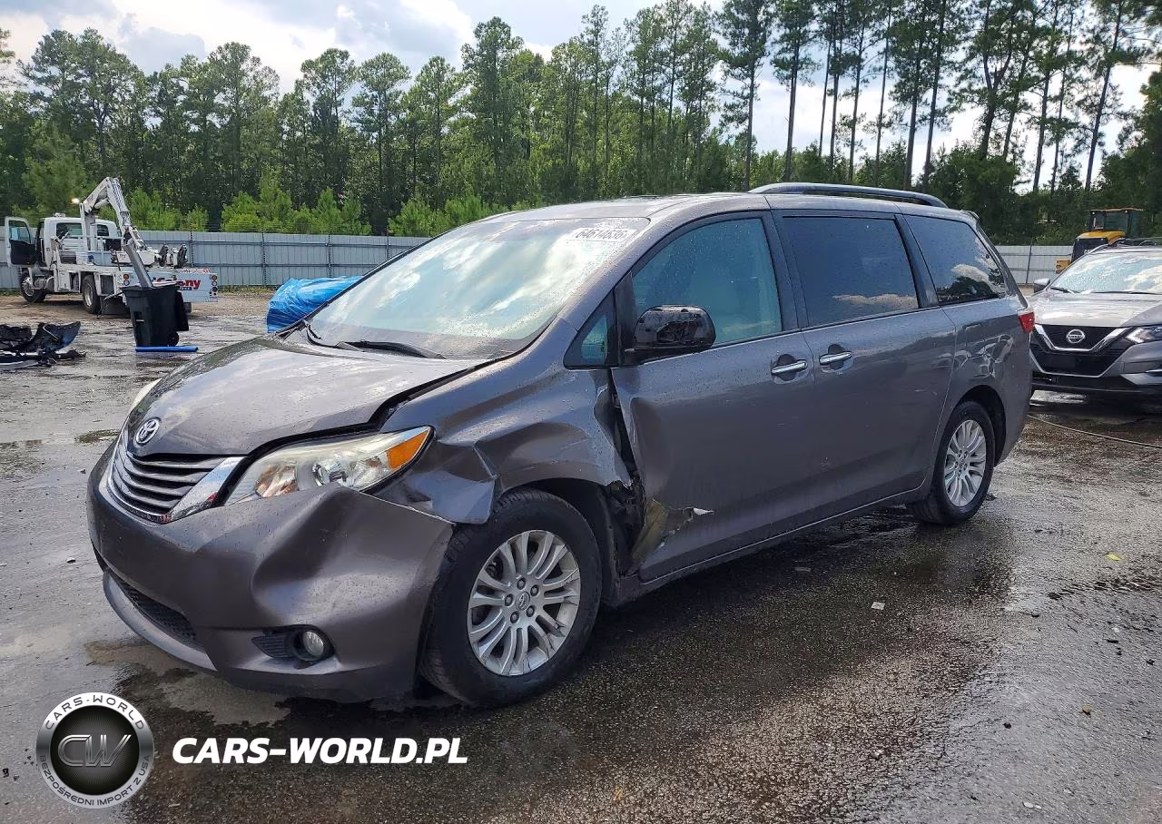 2015 Toyota Sienna Xle 8-Passenger – zdjęcie 1 z 13