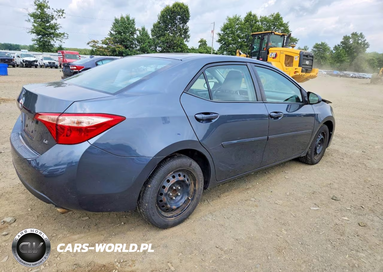2019 Toyota Corolla Le VIN:2T1BURHE2KC197229 - 3