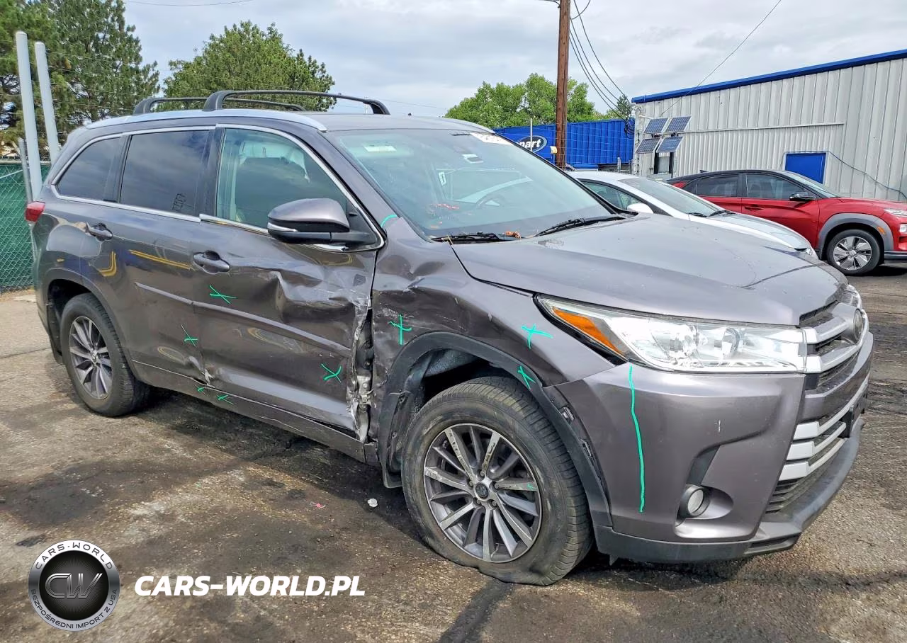 2018 Toyota Highlander Xle VIN:5TDJZRFH4JS534807 - 4