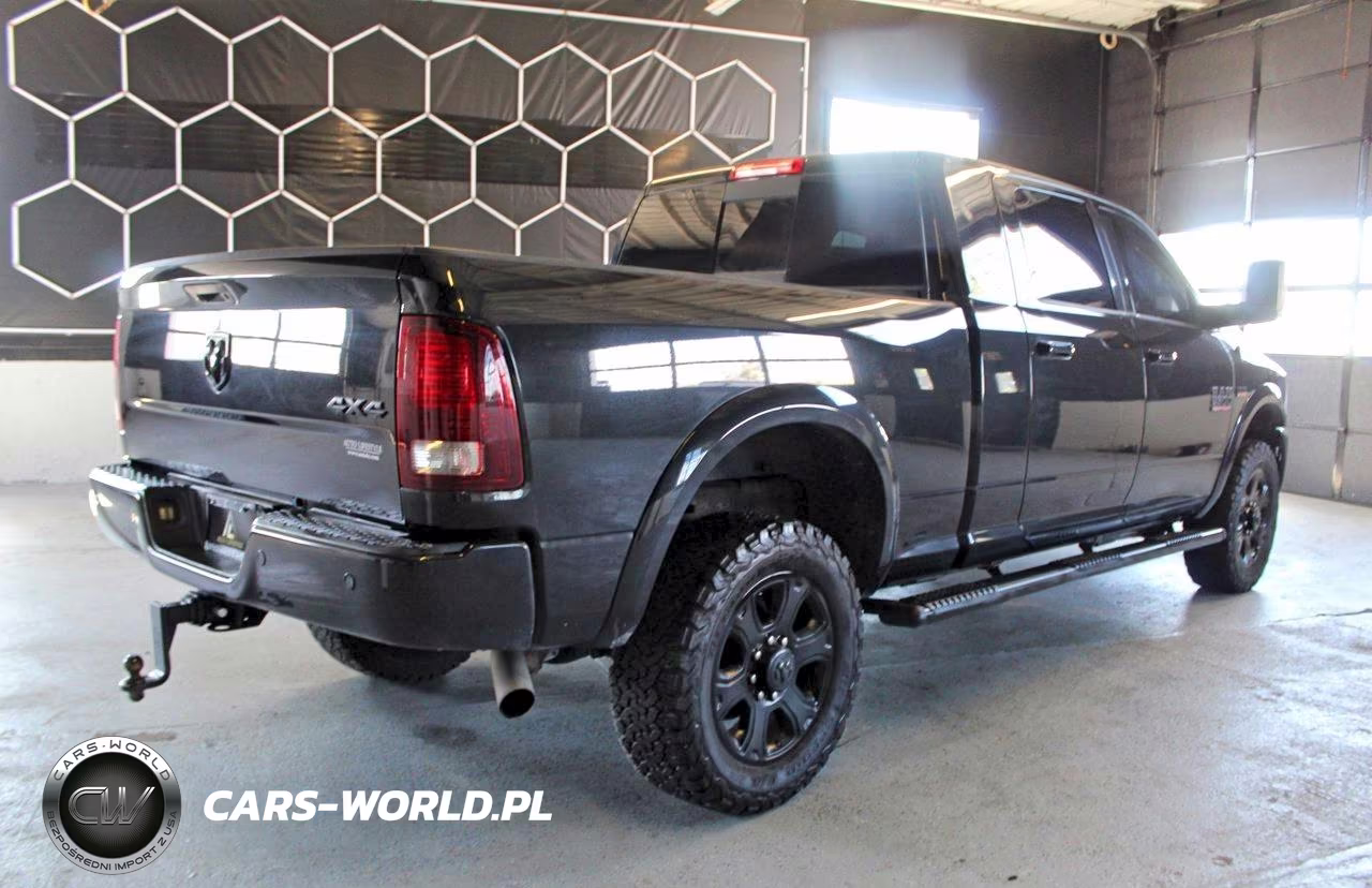2018 Ram 2500 Laramie VIN:3C6UR5NJ1JG192443 - 3