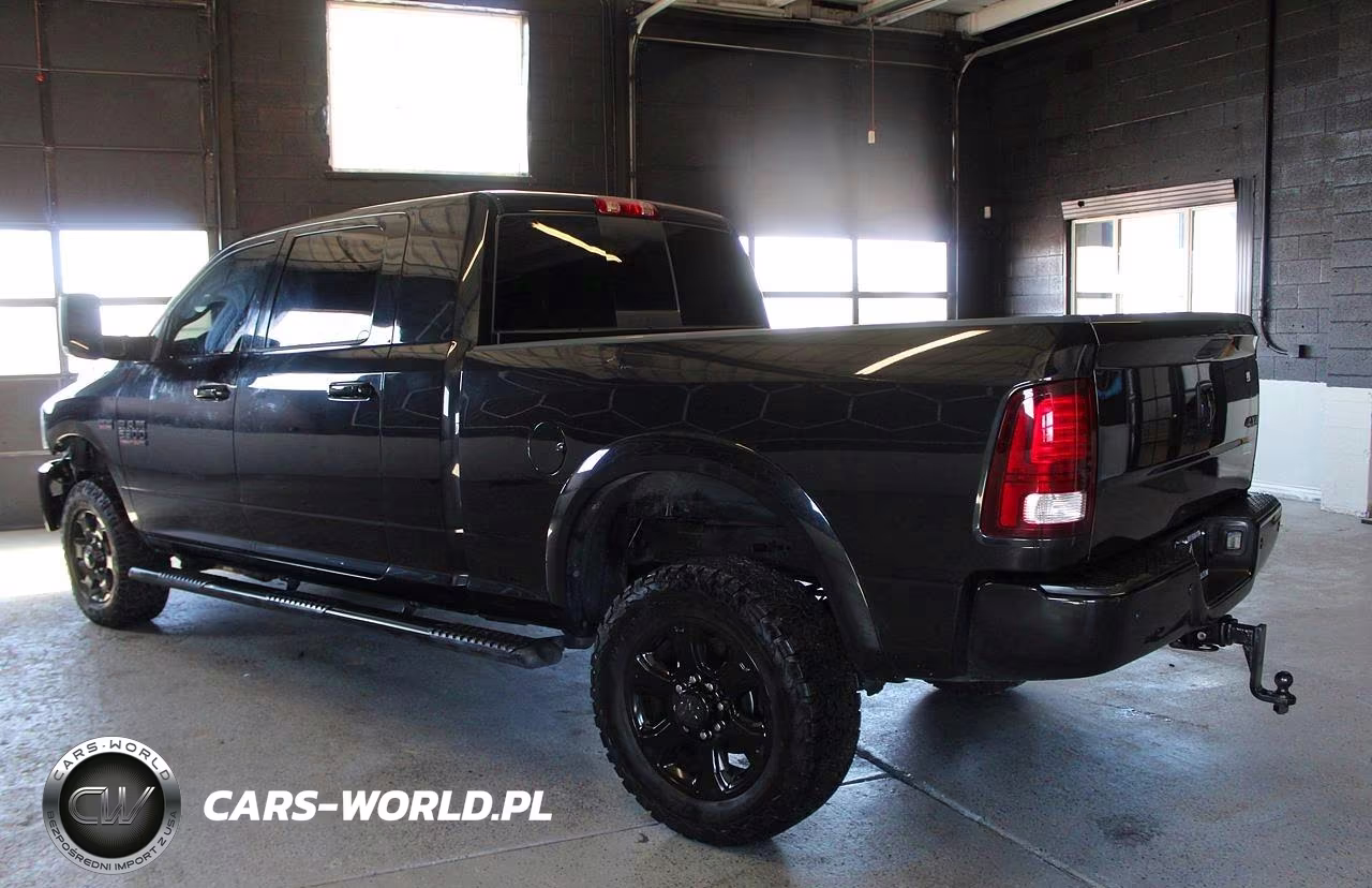 2018 Ram 2500 Laramie VIN:3C6UR5NJ1JG192443 - 4