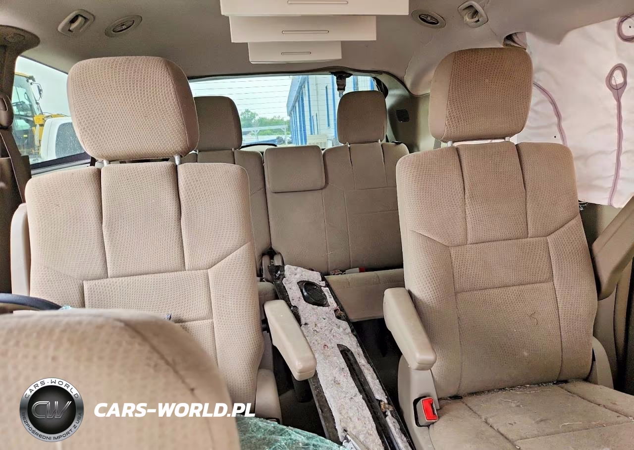2011 Chrysler Town & Country Touring VIN:2A4RR5DG8BR615318 - 10