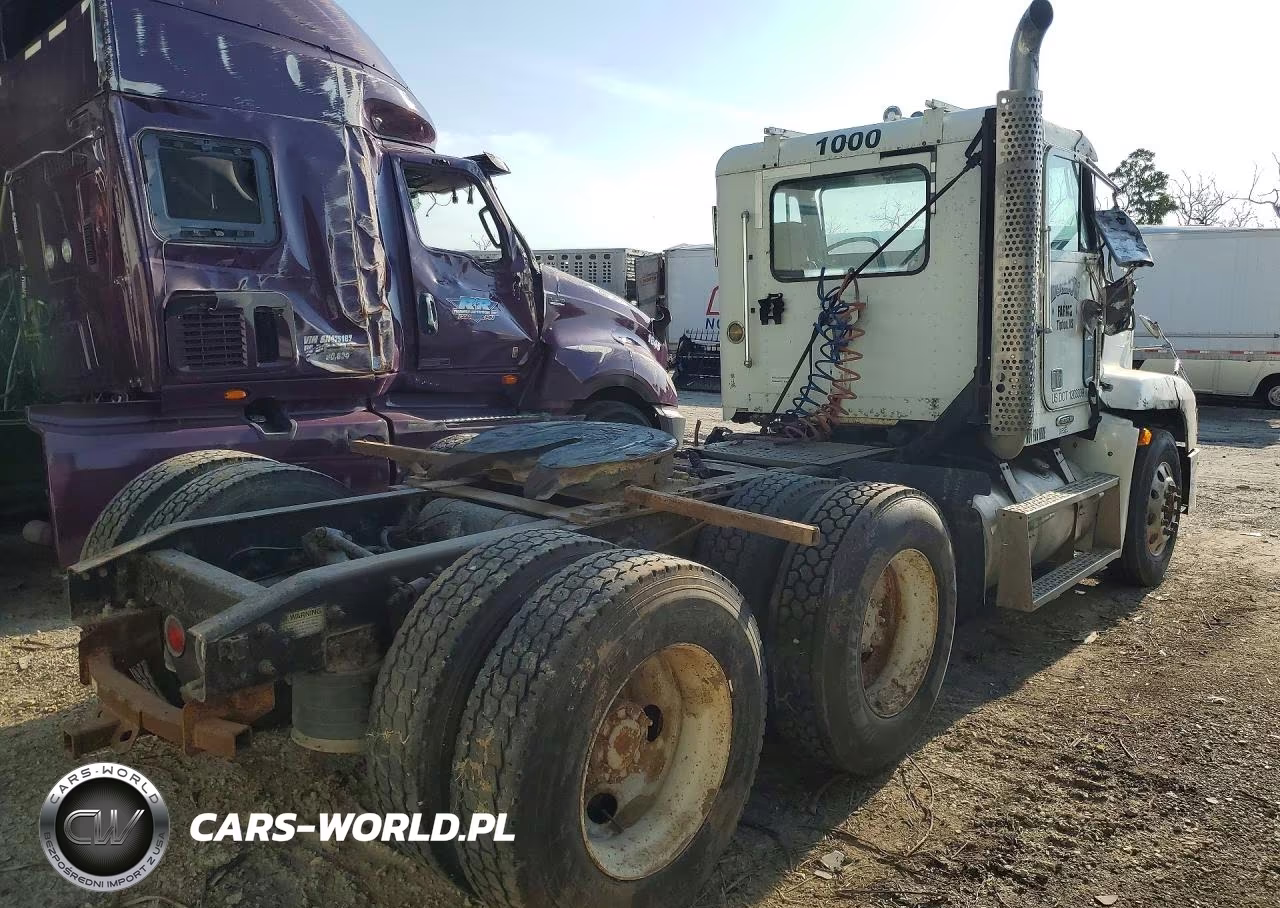 2000 Freightliner Fld120 Semi Truck VIN:1FUYDDYB1YDF18297 - 3