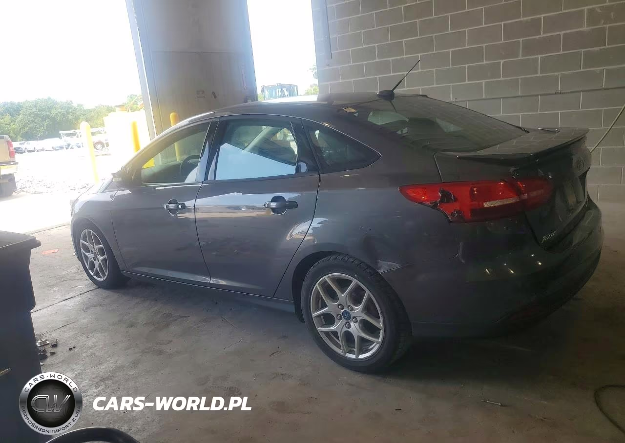 2015 Ford Focus Se VIN:1FADP3F26FL275084 - 2
