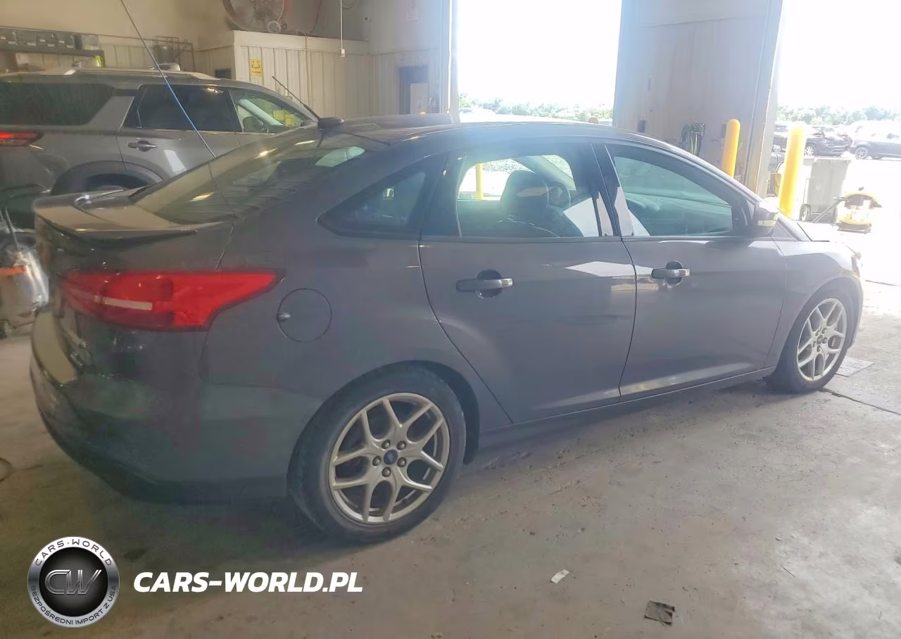2015 Ford Focus Se VIN:1FADP3F26FL275084 - 3