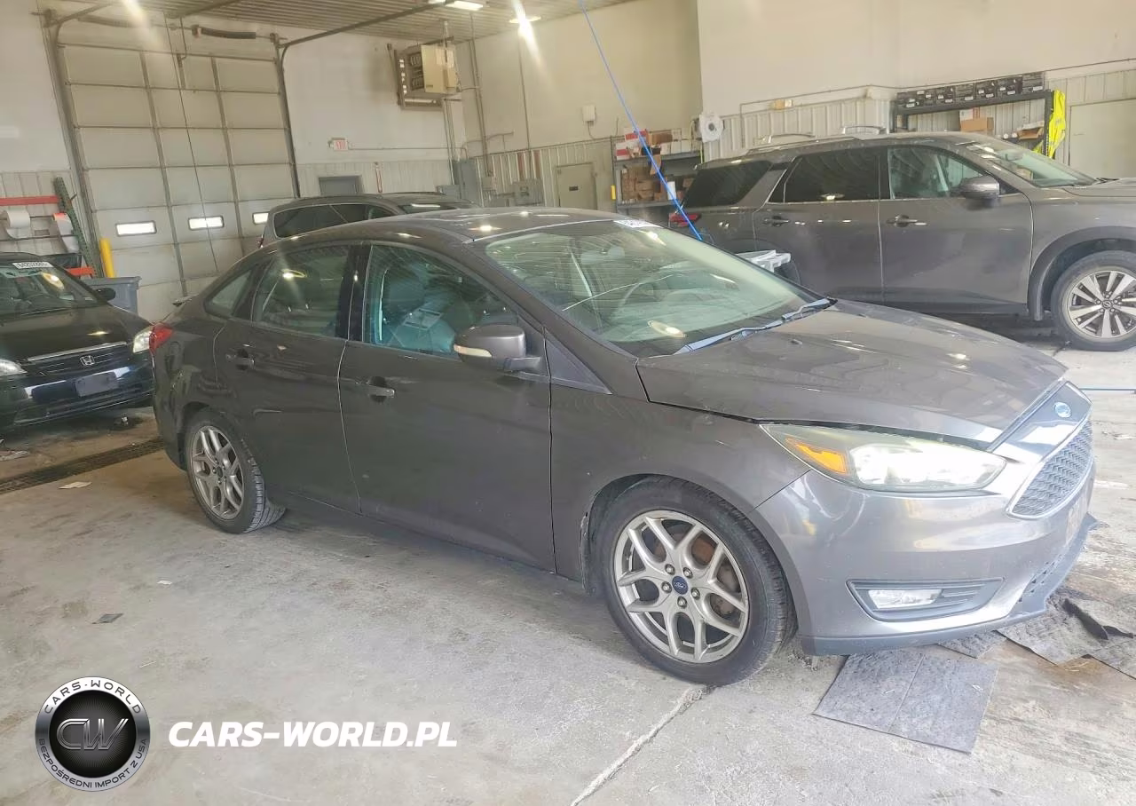 2015 Ford Focus Se VIN:1FADP3F26FL275084 - 4